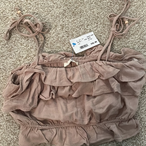 Cute Ruffled crop top - Picture 3 of 4